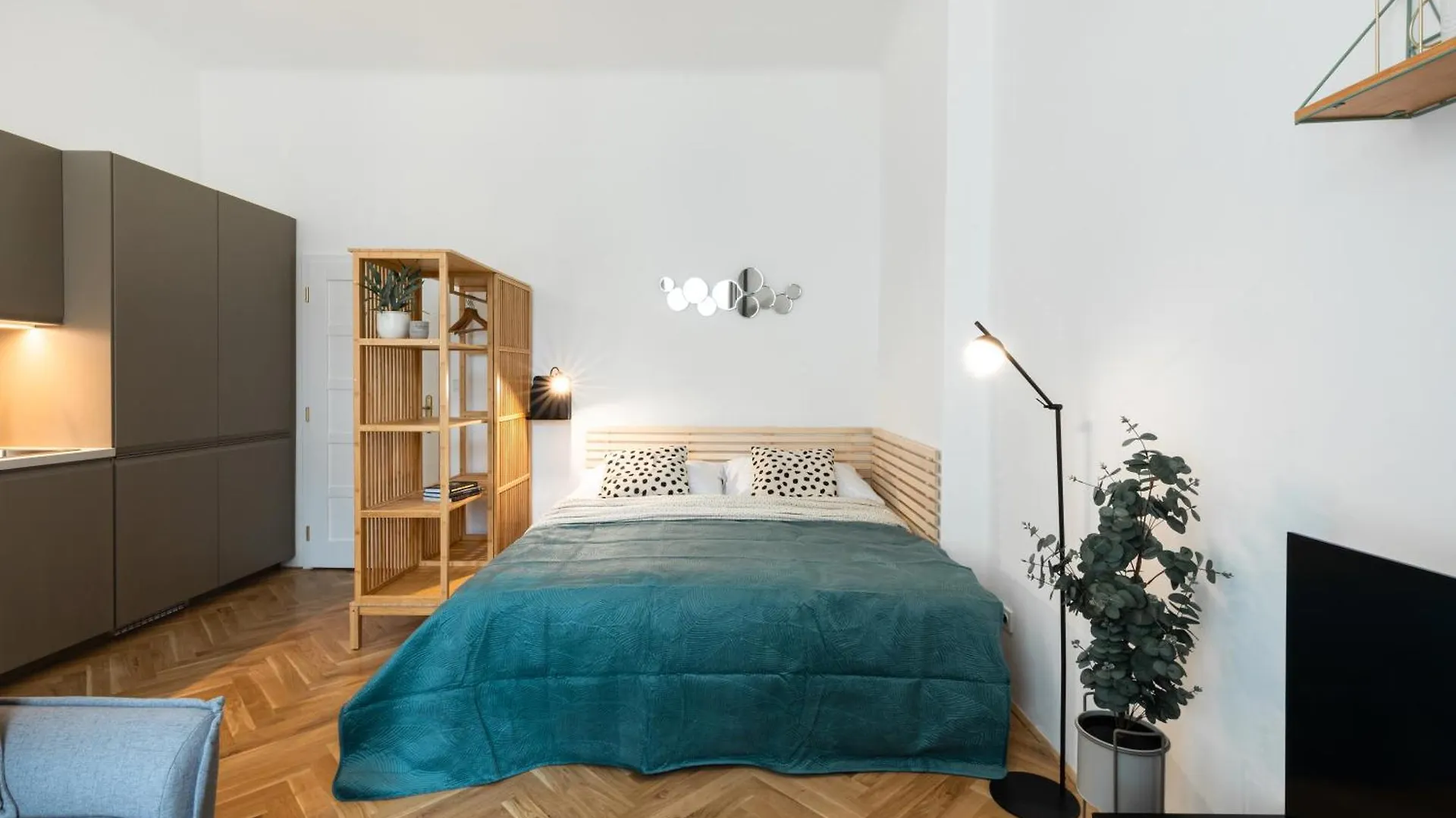 Sunny Condo In The Center Of Vrsovice Prague