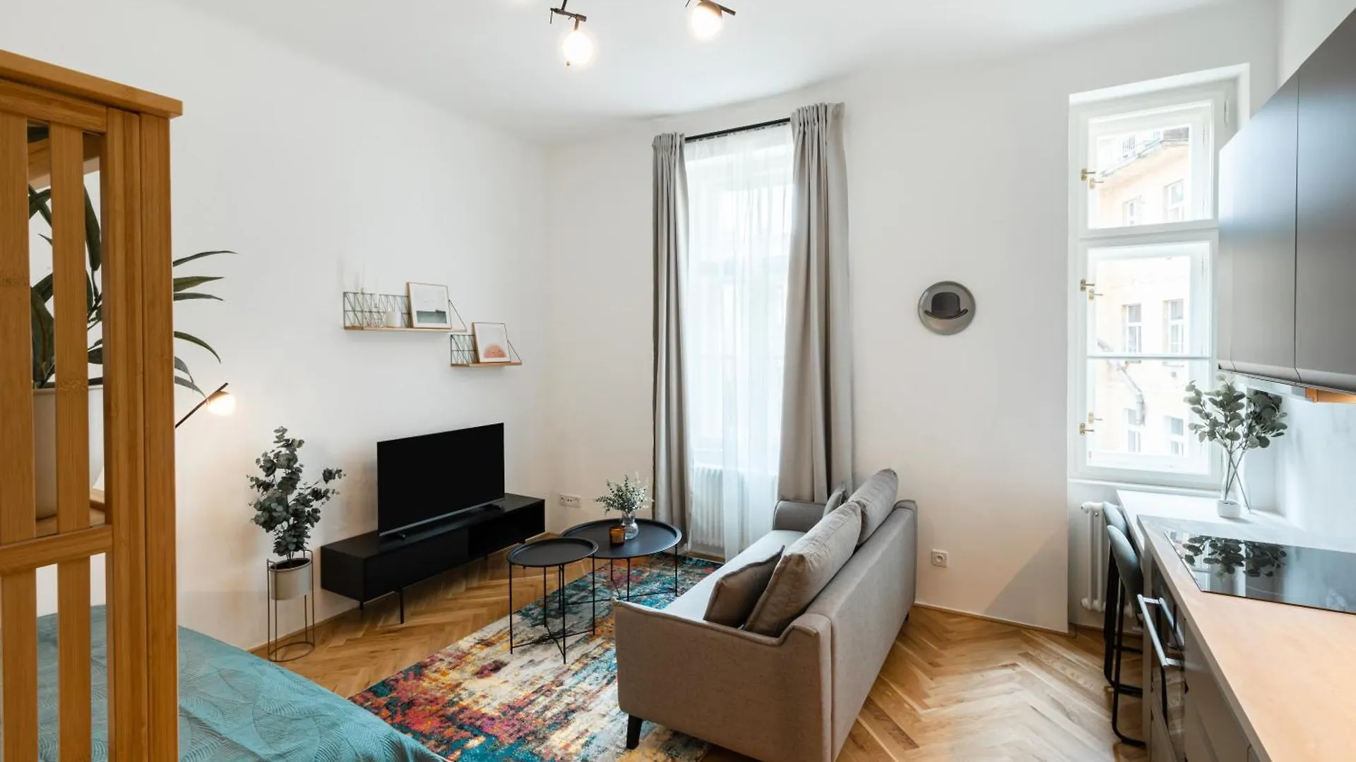Sunny Condo In The Center Of Vrsovice Prague