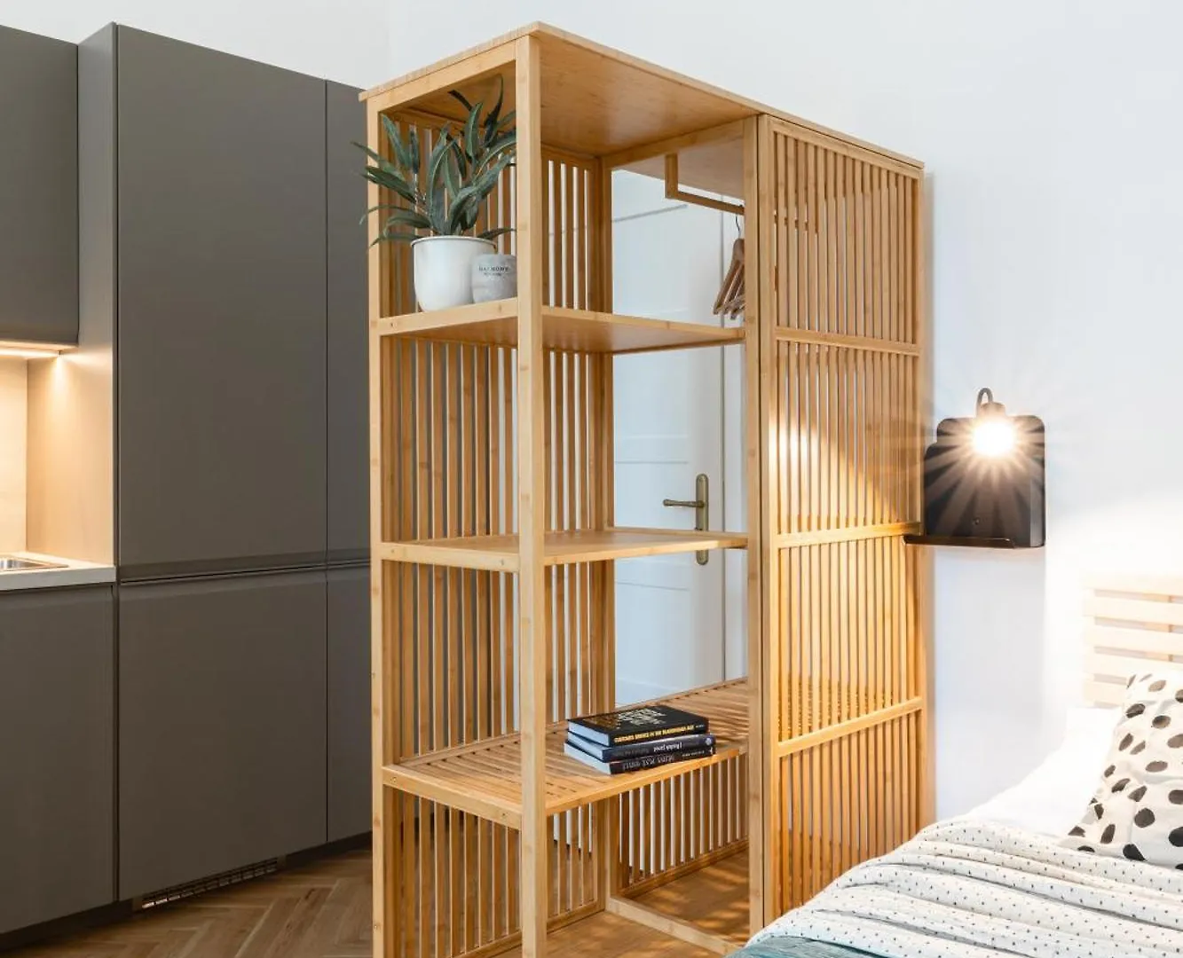 Sunny Condo In The Center Of Vrsovice 프라하 0*,  체코